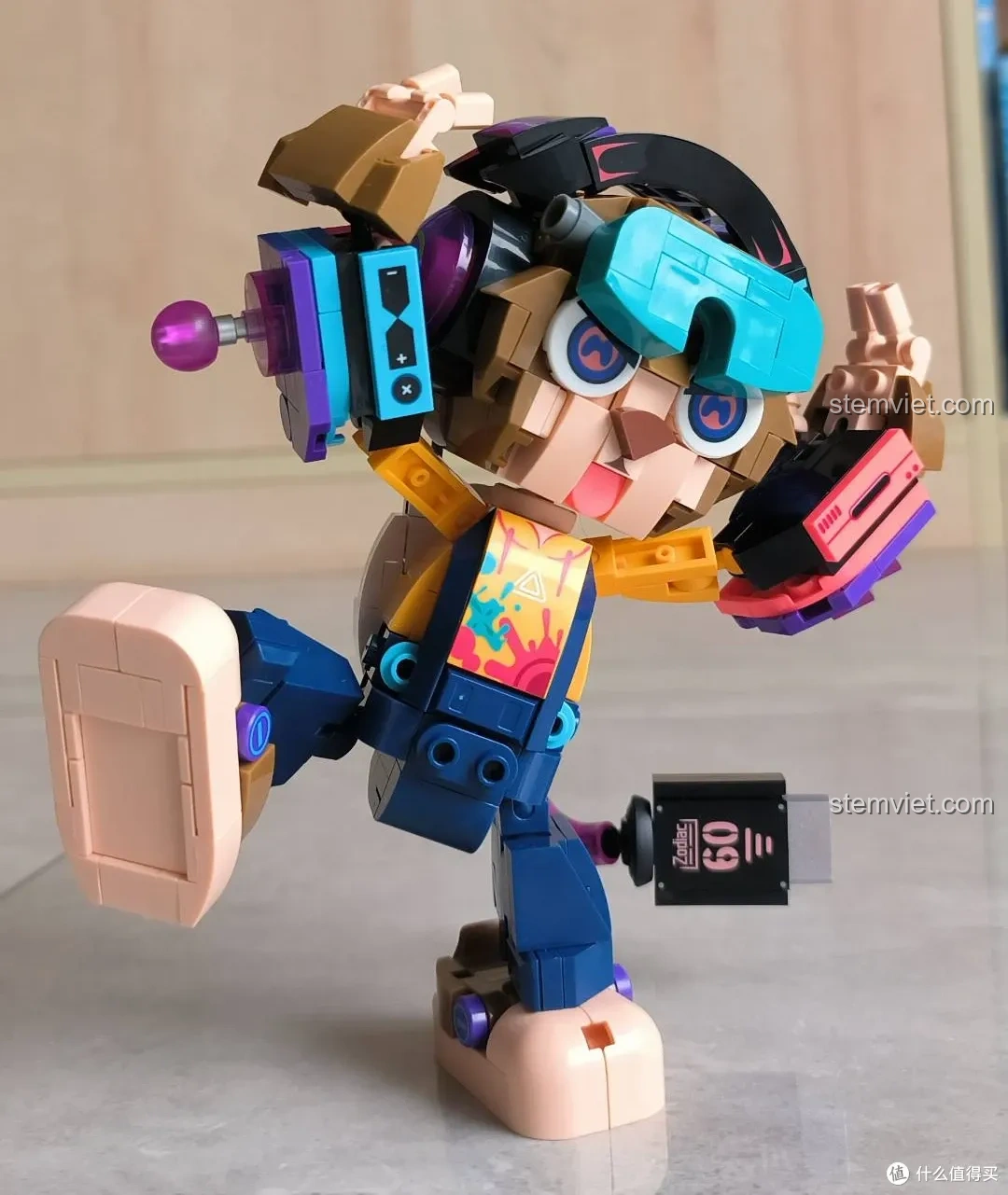 Chi tiết đuôi của mô hình iBlock Tuyển Thủ E-sport Thân Hầu ib1001-9 được thiết kế như cổng HDMI, rất độc đáo và sáng tạo.