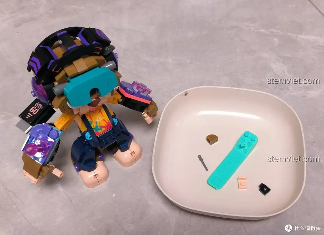 Các mảnh ghép còn thừa sau khi hoàn thành mô hình iBlock Tuyển Thủ E-sport Thân Hầu ib1001-9, cho thấy sự tối ưu.