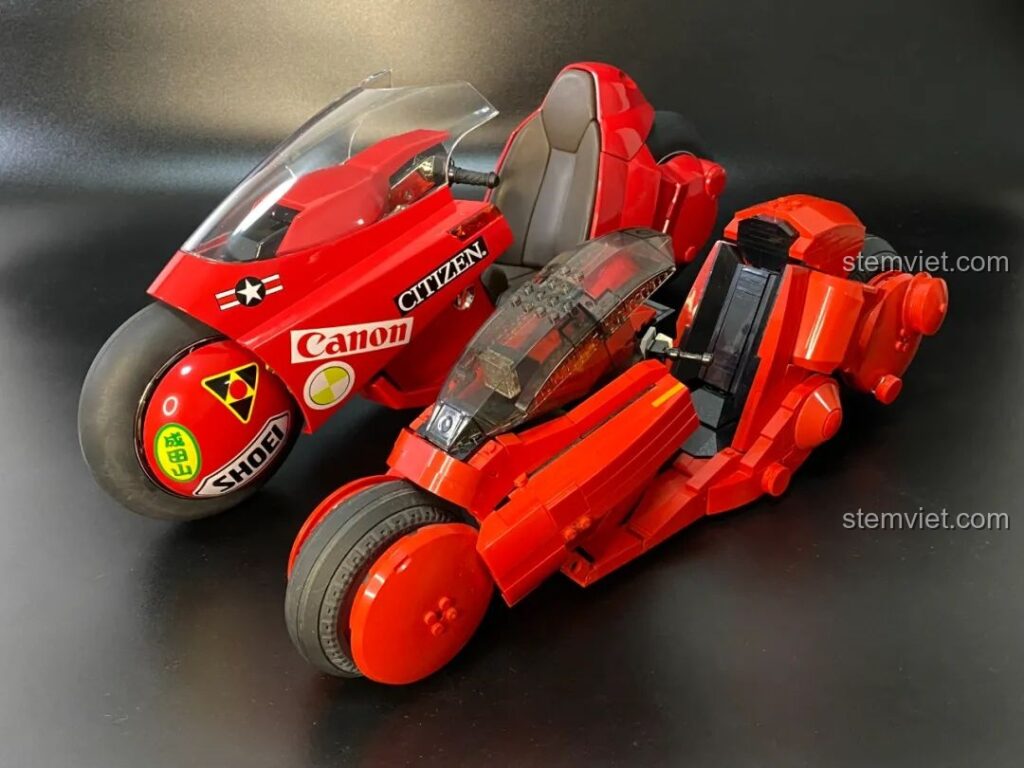 So sánh cận cảnh bộ lắp ráp Mô tô Cyberpunk cho bé trai trên 16 tuổi Xingbao XB-03001 và phiên bản die-cast.