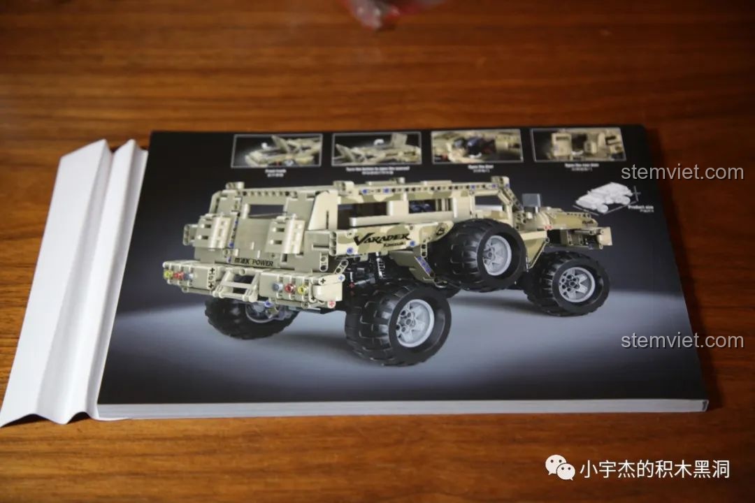 Cận cảnh sách hướng dẫn lắp ráp của đồ chơi mô hình Xe Bọc Thép Điều Khiển Từ Xa Paramount Marauder 13131.