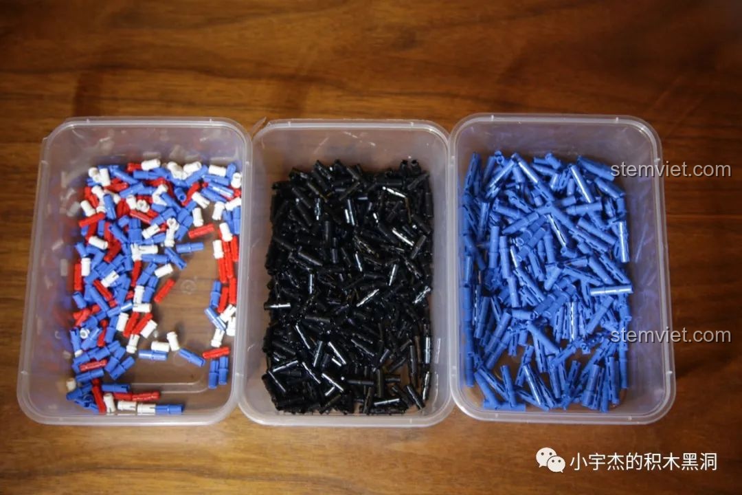 Chất lượng chốt nối màu xanh và đen của đồ chơi xếp hình 13131D rất tốt, cứng cáp và chắc chắn.