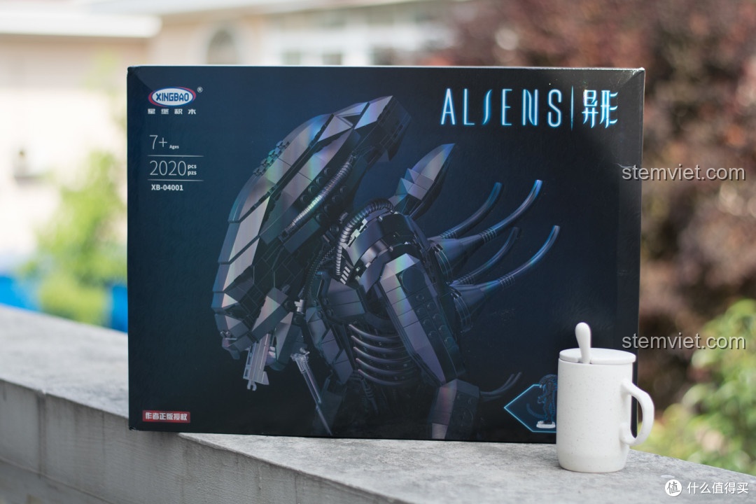 Hộp đựng của bộ lắp ghép Alien Xenomorph Xingbao xịn giá rẻ, thiết kế đẹp mắt và chuyên nghiệp.
