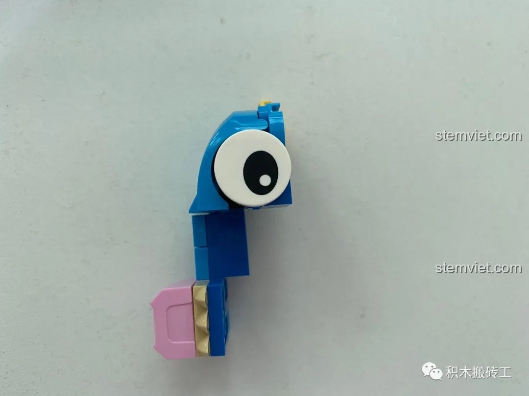 Phần miệng đang mở của rồng xanh dương trong bộ Rồng Mắt To XB-11001 giá hời, tạo sự khác biệt.
