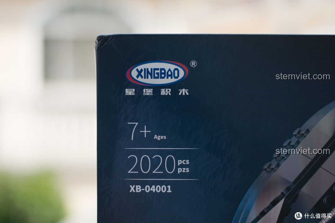 Thông tin chi tiết trên hộp đồ chơi xây dựng Mô hình Alien XB 04001: 2020 mảnh, mã XB-04001.