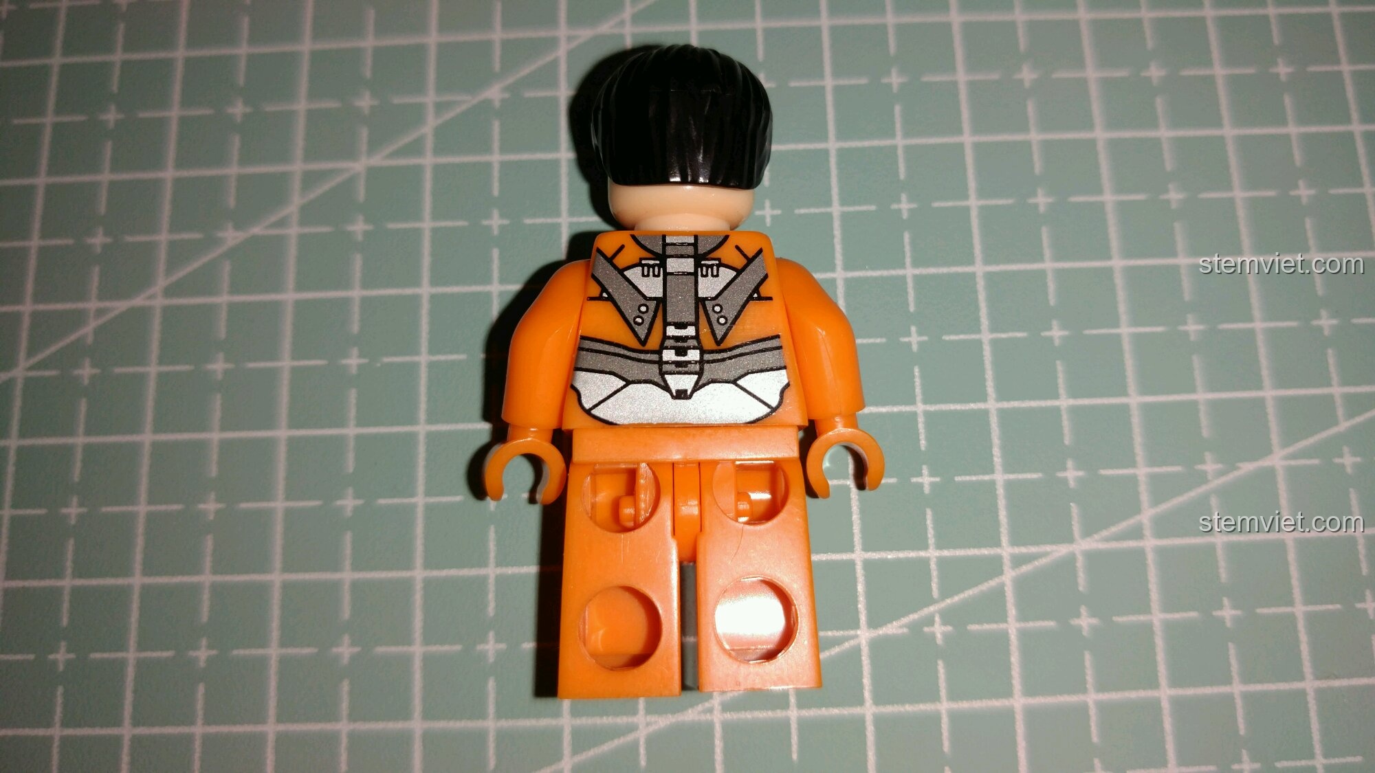 Mặt sau của minifigure Tony Stark trong bộ Sembo 60020, cho thấy chi tiết in đầy đủ.