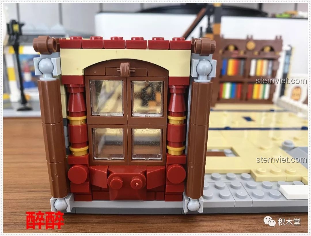 Thiết kế cửa sổ vòm độc đáo của Tòa nhà góc phố Cửa hàng đồ chơi và Hiệu sách XB-01006.