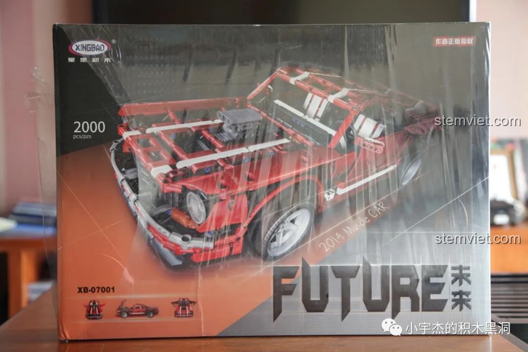Hộp đồ chơi lắp ráp Xingbao XB-07001 Xe Cơ Bắp Tương Lai với hình ảnh xe màu đỏ hầm hố và logo Future nổi bật.