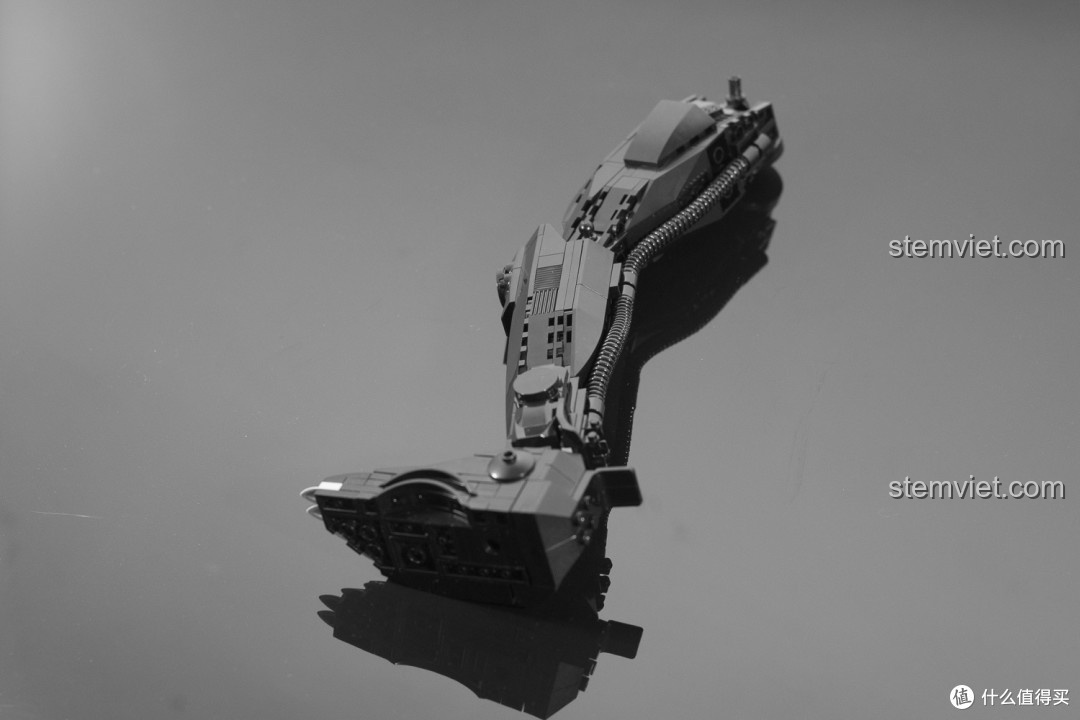 Trải nghiệm bộ xếp hình Mô Quái vật không gian Alien Xenomorph 04001 với thành phẩm cuối cùng chụp góc nghiêng ấn tượng.