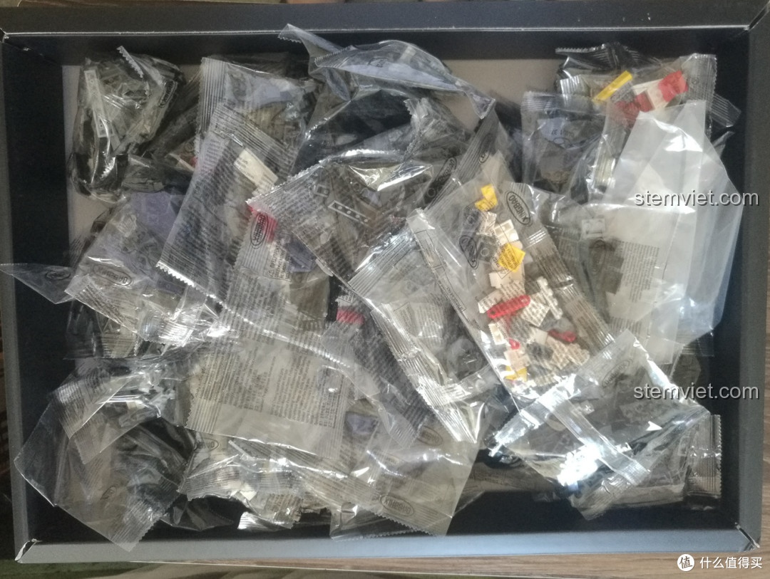 Toàn bộ các túi mảnh ghép của đồ chơi lắp ráp Sinh vật ngoài hành tinh Xenomorph cho trẻ em trên 16 tuổi.