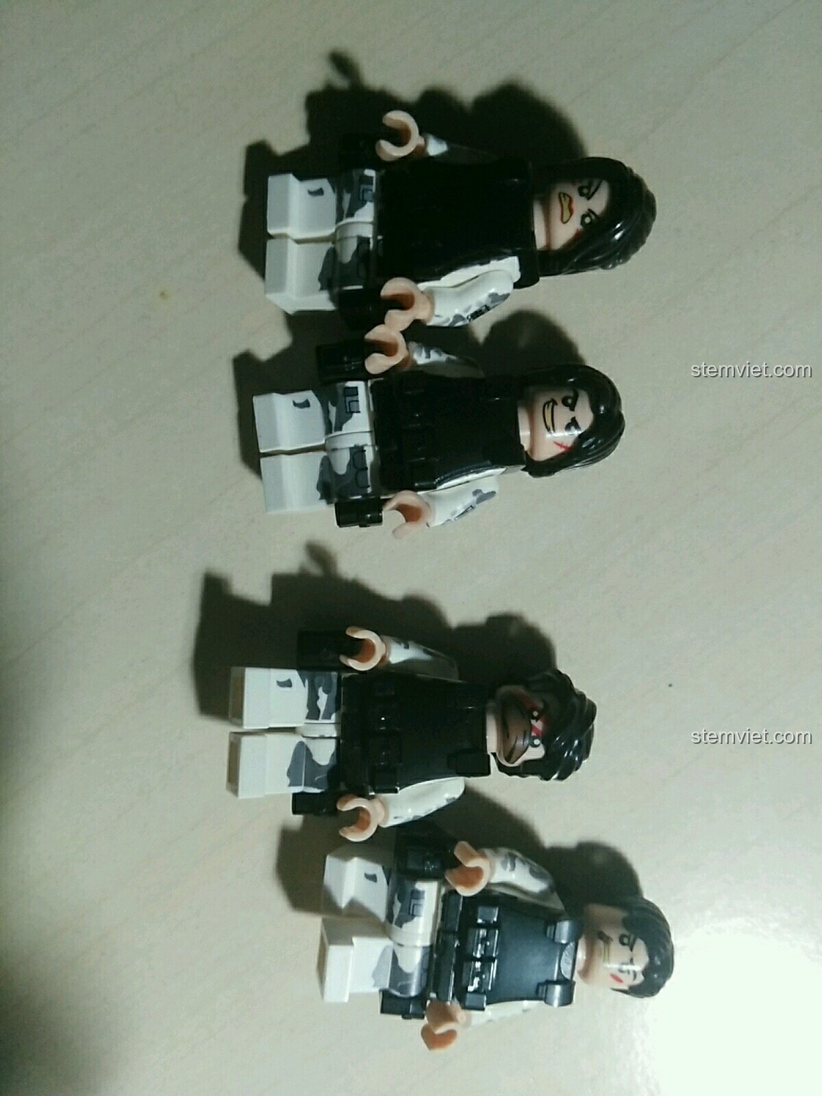 Bốn minifigure tổ lái xe tên lửa đi kèm trong bộ xếp hình Hệ thống tên lửa 2K11 Krug Xingbao giá bình dân.