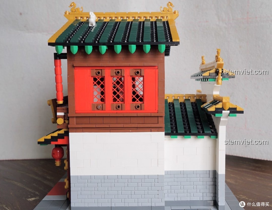 Góc nhìn bên hông của mô hình Tòa nhà phố cổ Trung Quốc 1001, thể hiện các chi tiết kiến trúc độc đáo.