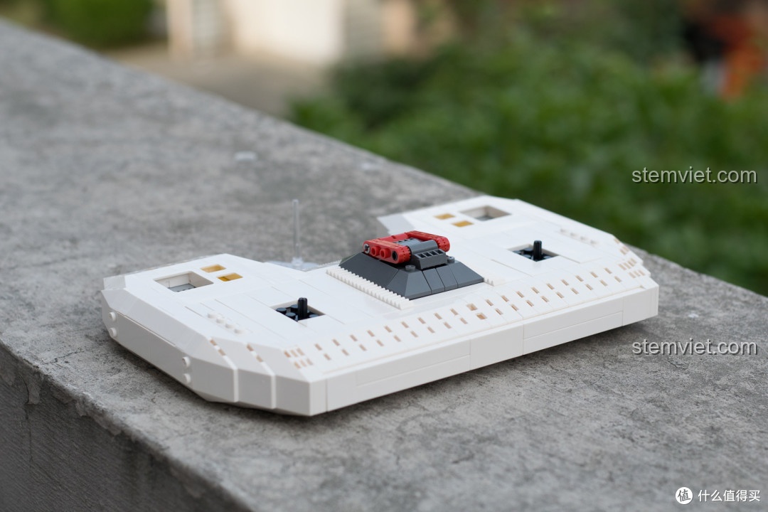 Phần đế hoàn chỉnh của Xingbao XB-04001 Quái vật không gian Alien, chắc chắn và đẹp mắt.