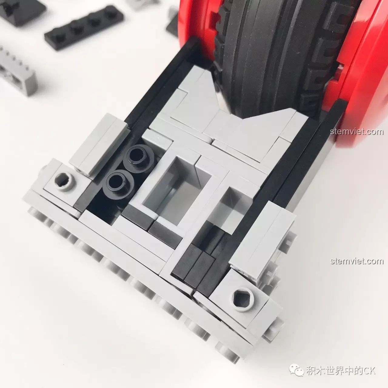 Phải tháo bớt chi tiết để khắc phục lỗi sai số trong cảm nhận bộ đồ chơi Xe máy trong Akira.