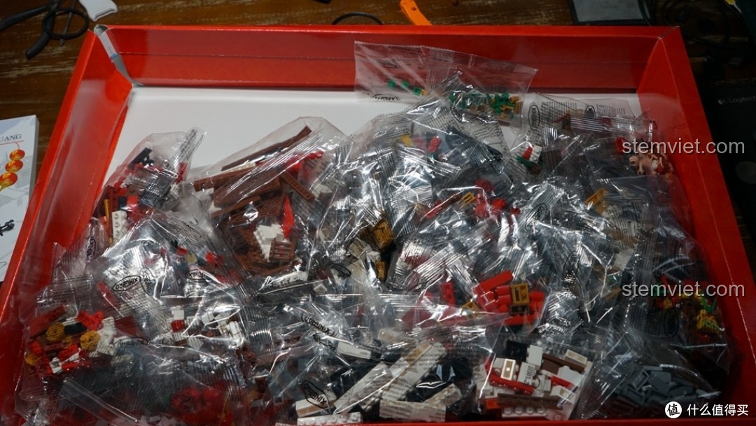 Các túi mảnh ghép được đánh số của bộ xếp hình Mô Tiệm Vải cho bé gái 7+, giúp quá trình lắp ráp trở nên khoa học và dễ theo dõi.