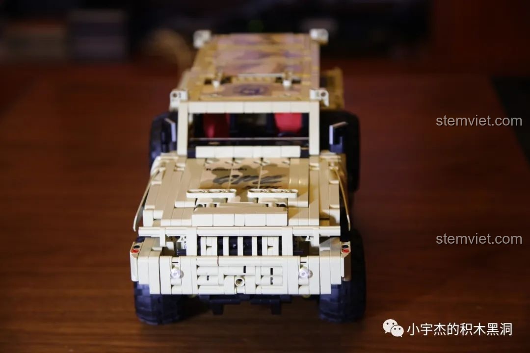 Góc nhìn chính diện của Xe bọc thép Marauder, thể hiện thiết kế vuông vức và mạnh mẽ.