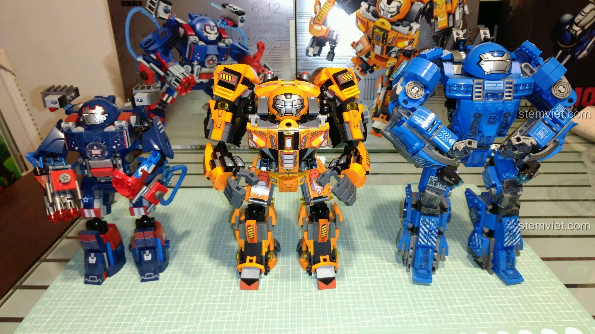 So sánh kích thước bộ Sembo 60020 Hulkbuster MK36 với các mô hình mecha khác.