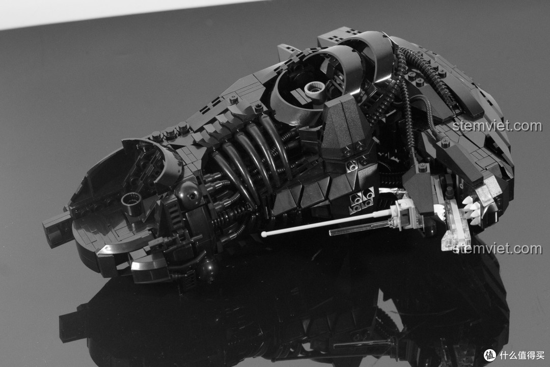 Đánh giá chi tiết phần thân của đồ chơi lắp ráp Sinh vật ngoài hành tinh Xenomorph cho trẻ 16+.