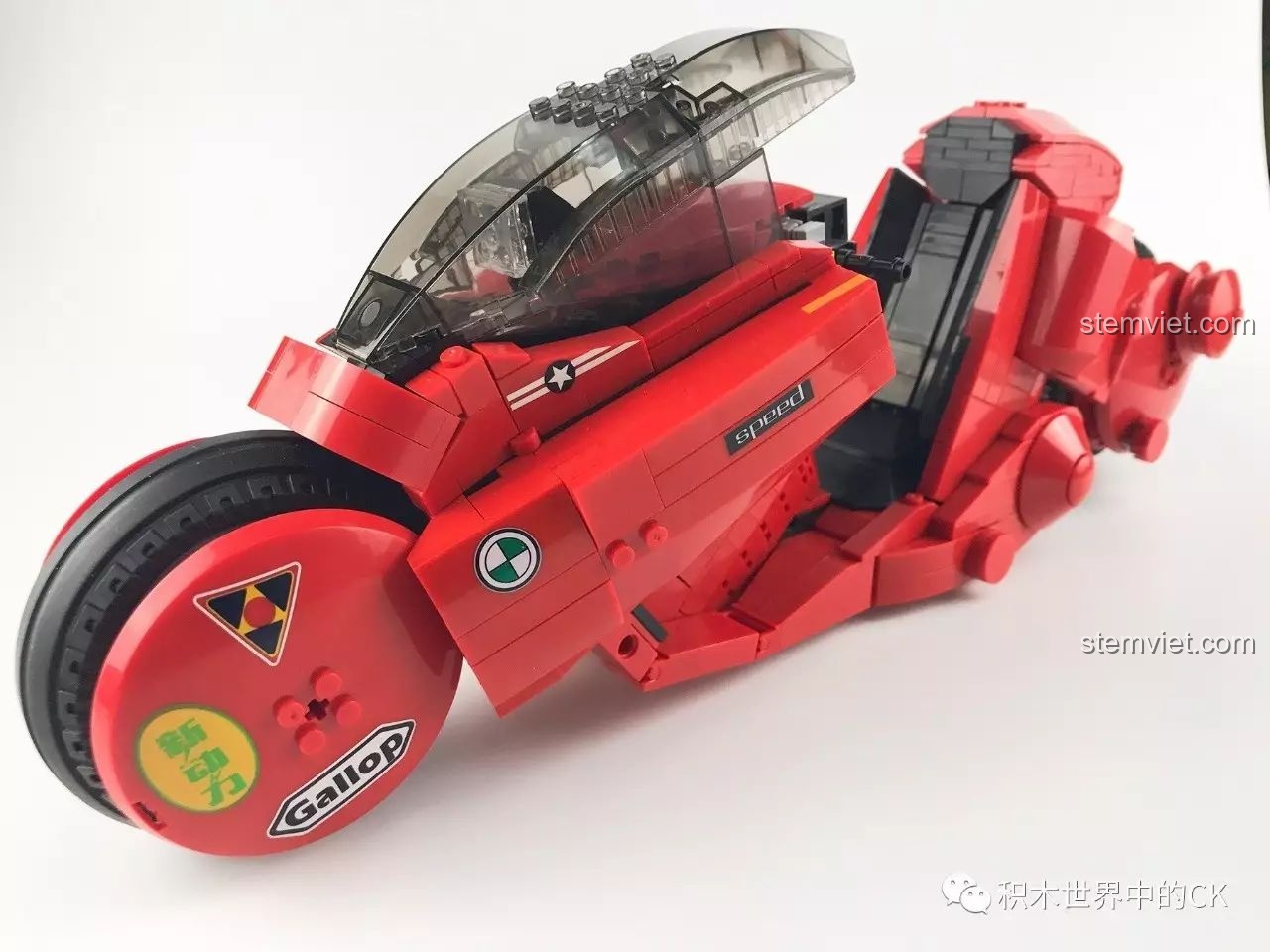 Góc nhìn bên hông của mô hình hoàn chỉnh, trải nghiệm đồ chơi lắp ghép Mô tô Cyberpunk XB03001.