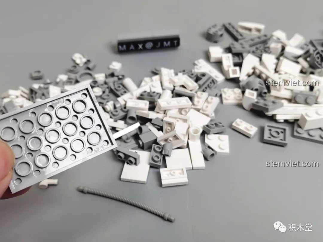 Các mảnh ghép của bộ JAKI JK9116 được làm từ nhựa GoBricks chất lượng cao.