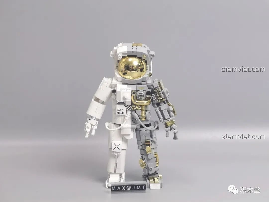 Mô hình JAKI JK9116 Phi Hành Gia Phá Hiểu đã hoàn thành, đứng vững chãi và đẹp mắt.