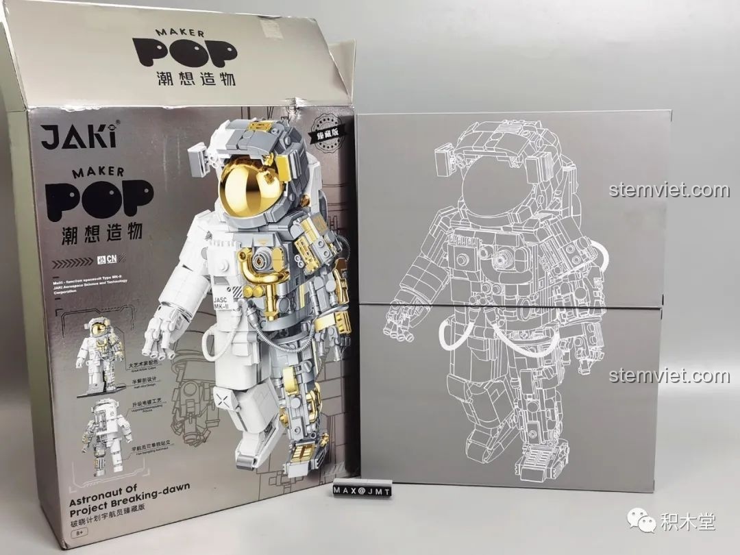 Hai hộp nhỏ bên trong hộp lớn của bộ JAKI JK9116 ghép thành hình vẽ kỹ thuật của phi hành gia.