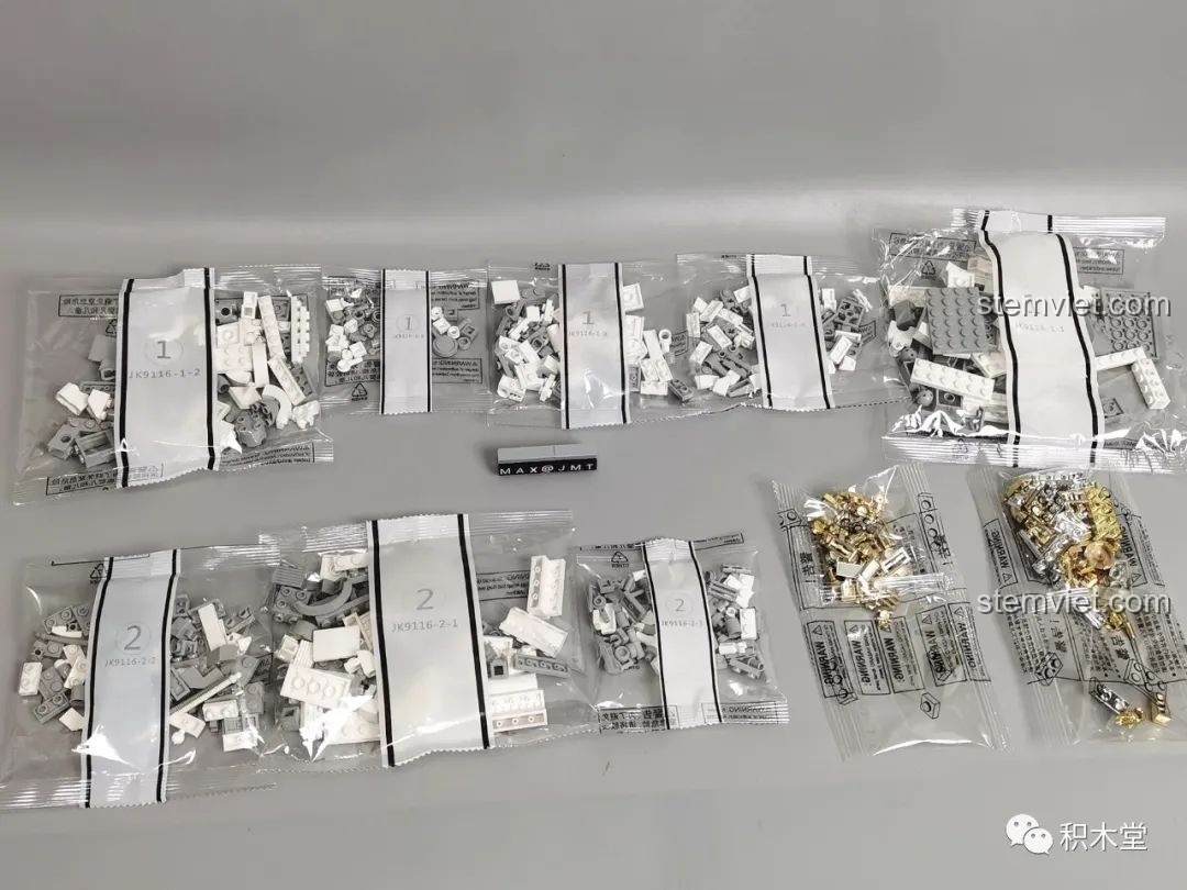 Các túi mảnh ghép của bộ JAKI JK9116 được phân loại và đánh số rõ ràng theo từng bước lắp ráp.