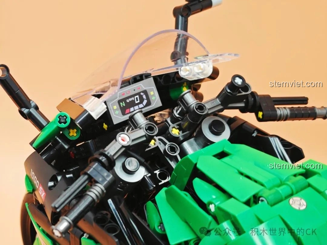 Cận cảnh chi tiết động cơ và các đường nét khí động học trên thân xe JIESTAR 58053 Mô tô Kawasaki Ninja 1000SX.