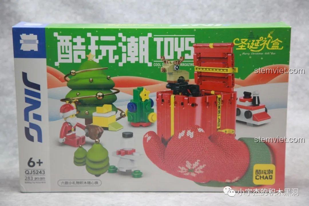 Hộp quà Giáng Sinh JING QJ5243 với hình ảnh mô hình đã lắp ráp, sẵn sàng mang niềm vui bất ngờ đến cho bé yêu.