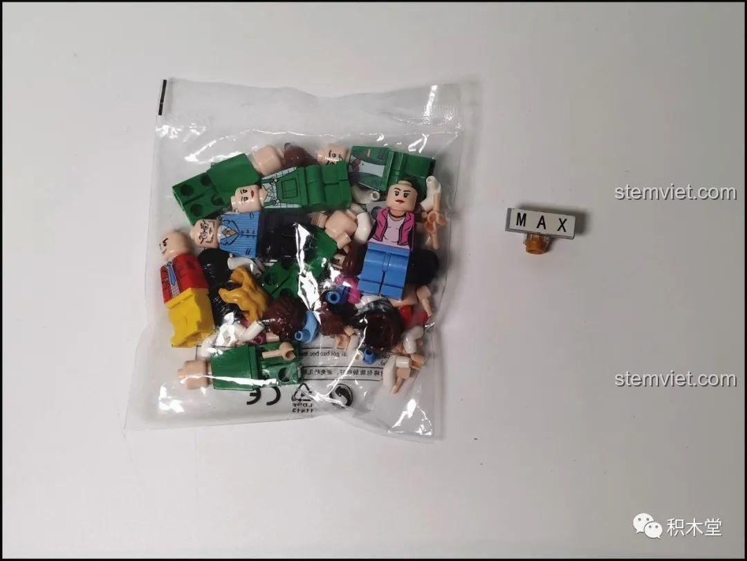Túi chứa 10 nhân vật minifigures đa dạng của bộ Juhang 86007 Quán Cà Phê Góc Phố, sẵn sàng để tạo nên những câu chuyện sống động.