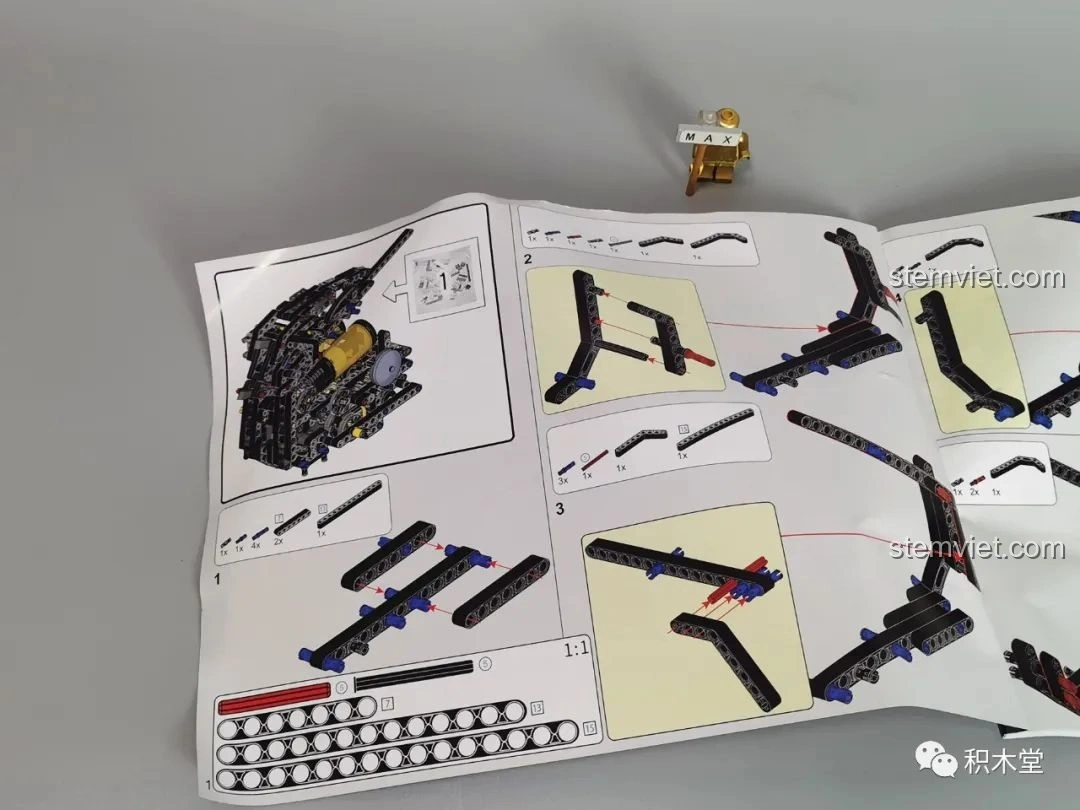 Một trang trong sách hướng dẫn lắp ráp K Box 10506 Mô tô Cyberpunk 2077 Nazare, có thước đo tỉ lệ.