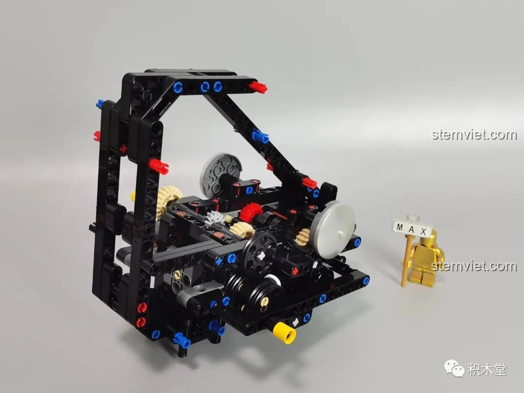 Lắp đặt động cơ 2 thì của K Box 10506 Mô tô Cyberpunk 2077 Nazare, với thiết kế tương lai.