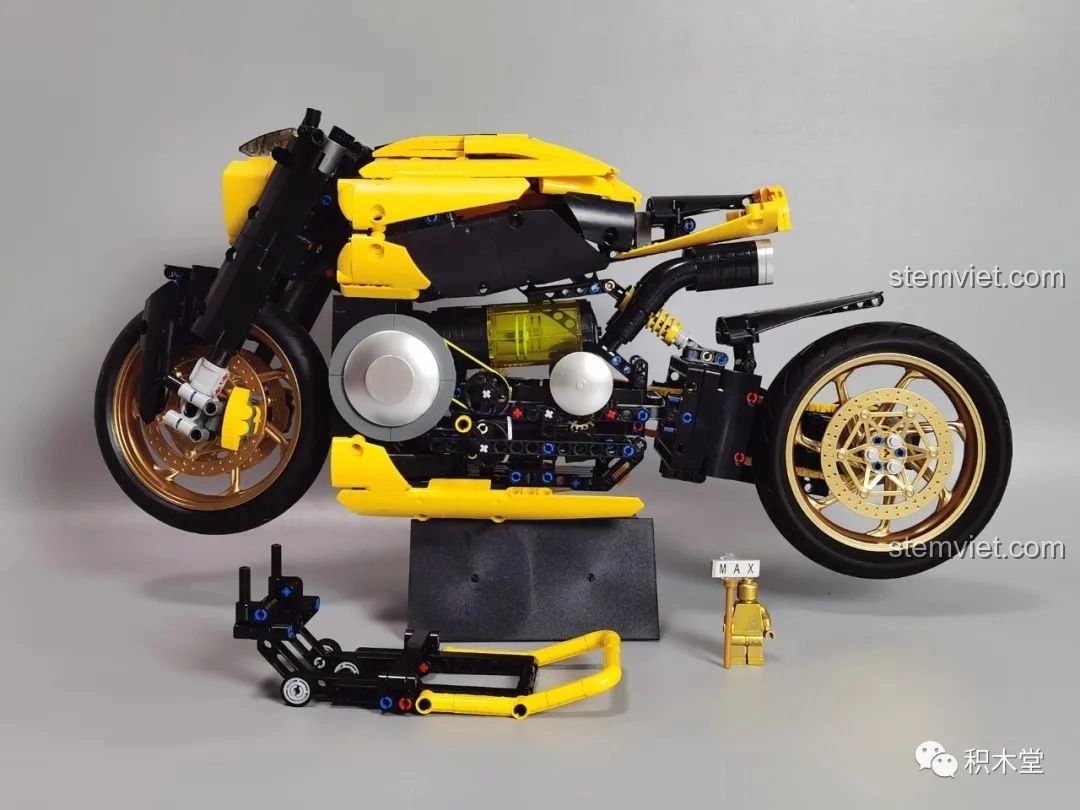 Mô hình K Box 10506 Mô tô Cyberpunk 2077 Nazare trên đế trưng bày, tổng thể cân đối.