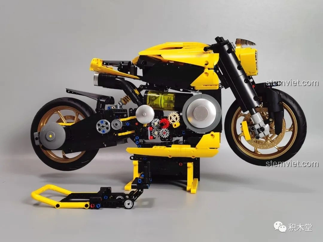 Các tờ sticker và mô hình K Box 10506 Mô tô Cyberpunk 2077 Nazare đã hoàn thiện.