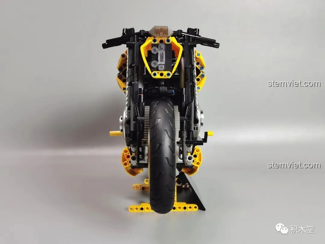 Mô hình K Box 10506 Mô tô Cyberpunk 2077 Nazare hoàn chỉnh, góc nhìn thẳng từ phía trước.