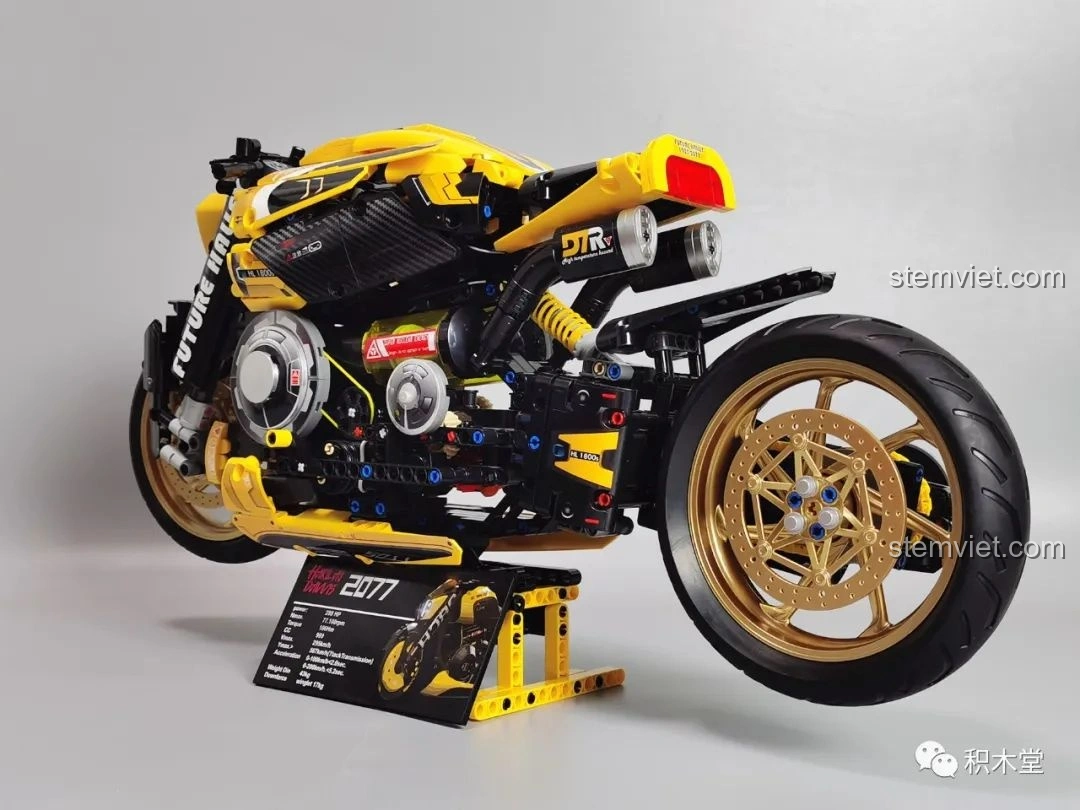 Mô hình K Box 10506 Mô tô Cyberpunk 2077 Nazare hoàn chỉnh, góc nhìn thẳng từ phía sau.