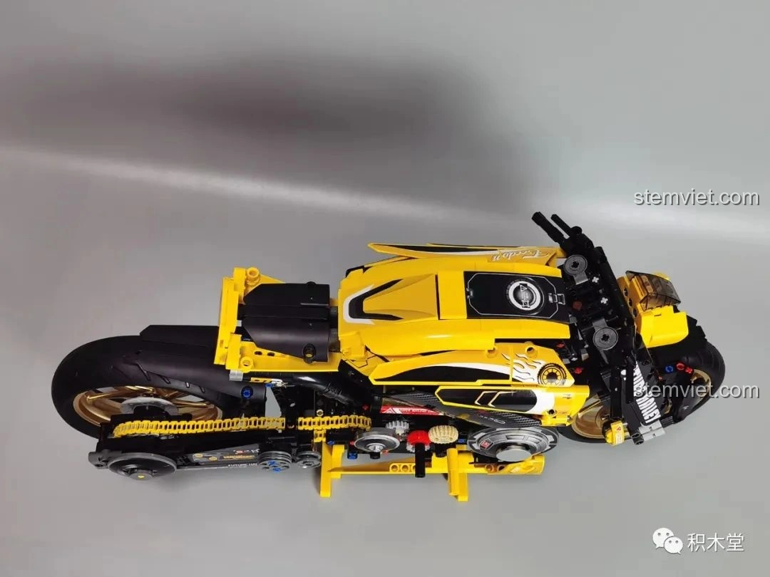 Mô hình K Box 10506 Mô tô Cyberpunk 2077 Nazare hoàn chỉnh, góc nhìn từ trên xuống.