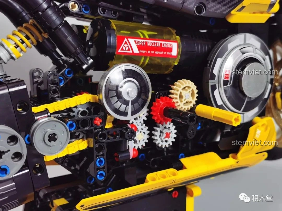 Cận cảnh các bánh răng và cơ cấu bên trong động cơ K Box 10506 Mô tô Cyberpunk 2077 Nazare.