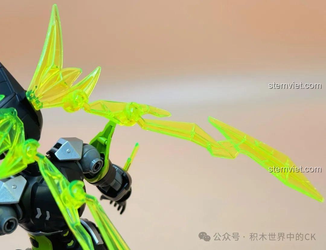 Cận cảnh phần giáp đùi và khớp gối của mô hình Tôn Thượng Hương Mecha Keeppley 78011, thể hiện độ linh hoạt.