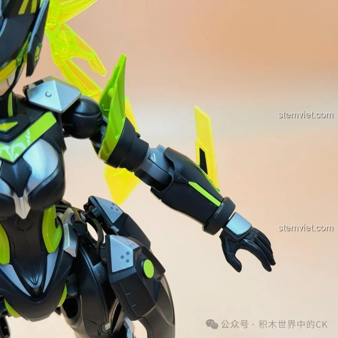 Cận cảnh phần lưng và hông của mô hình Tôn Thượng Hương Mecha Keeppley 78011, với các chi tiết giáp.