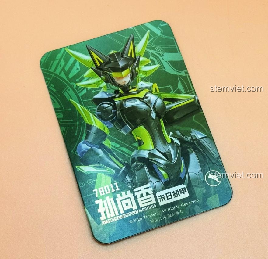 Thẻ nhân vật Tôn Thượng Hương Mecha đi kèm bộ đồ chơi lắp ráp Keeppley 78011, một phụ kiện độc đáo.