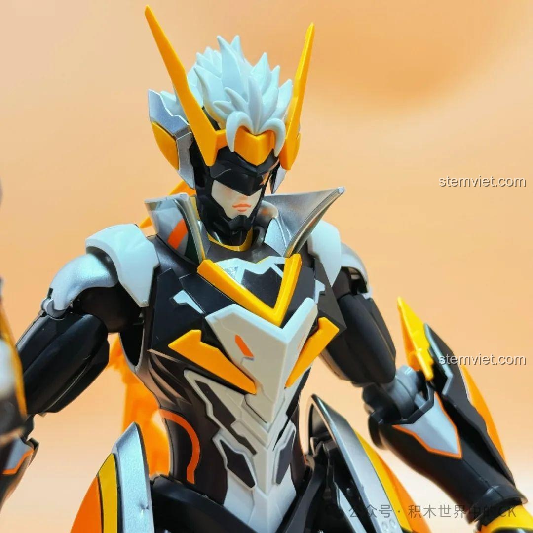 Cận cảnh khuôn mặt và phần giáp ngực của mô hình Tôn Sách Mạt Nhật Cơ Giáp Keeppley 78012, chi tiết sắc nét.