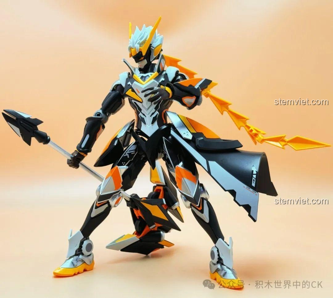 Mô hình Tôn Sách Mạt Nhật Cơ Giáp Keeppley 78012 trong tư thế sẵn sàng chiến đấu, cầm rìu chiến, đầy khí thế.