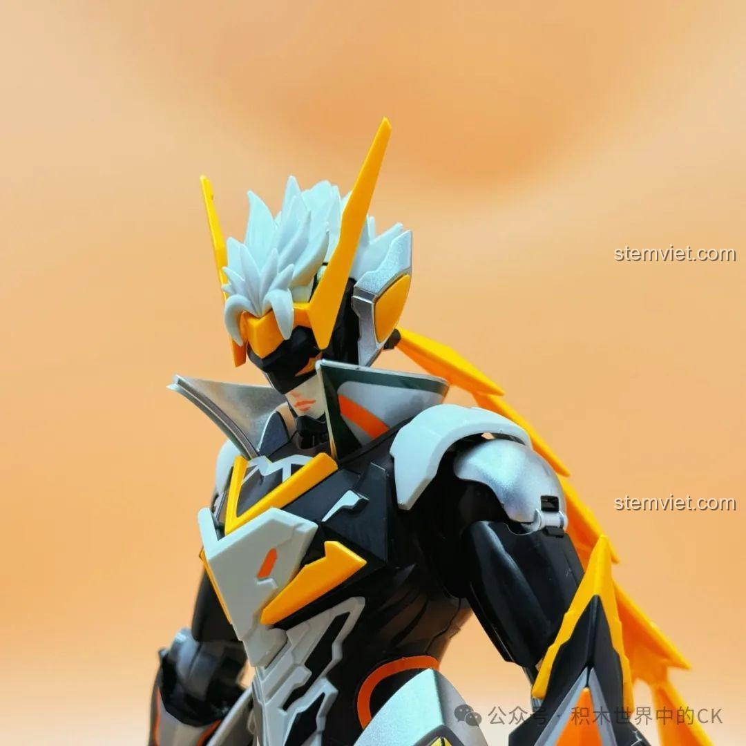 Mô hình Tôn Sách Mạt Nhật Cơ Giáp Keeppley 78012 trong tư thế tấn công dũng mãnh, cầm rìu chiến.