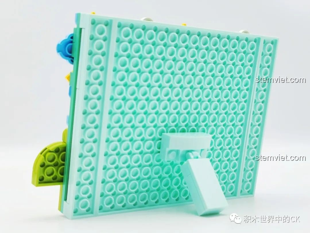 Mặt sau của khung ảnh lắp ráp Khung Ảnh Lắp Ráp Nghệ Thuật Sky Story 36011-1 chủ đề Mưa, với chân đế có thể điều chỉnh.