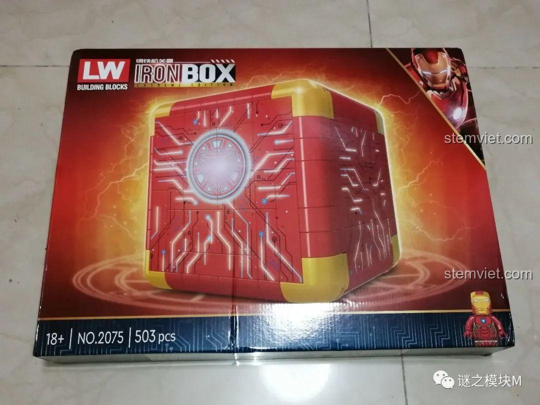 Hộp sản phẩm LW Building Blocks 2075 Hộp Cơ Khí Người Sắt với thiết kế ấn tượng, hình ảnh Iron Man và thông số sản phẩm rõ ràng.