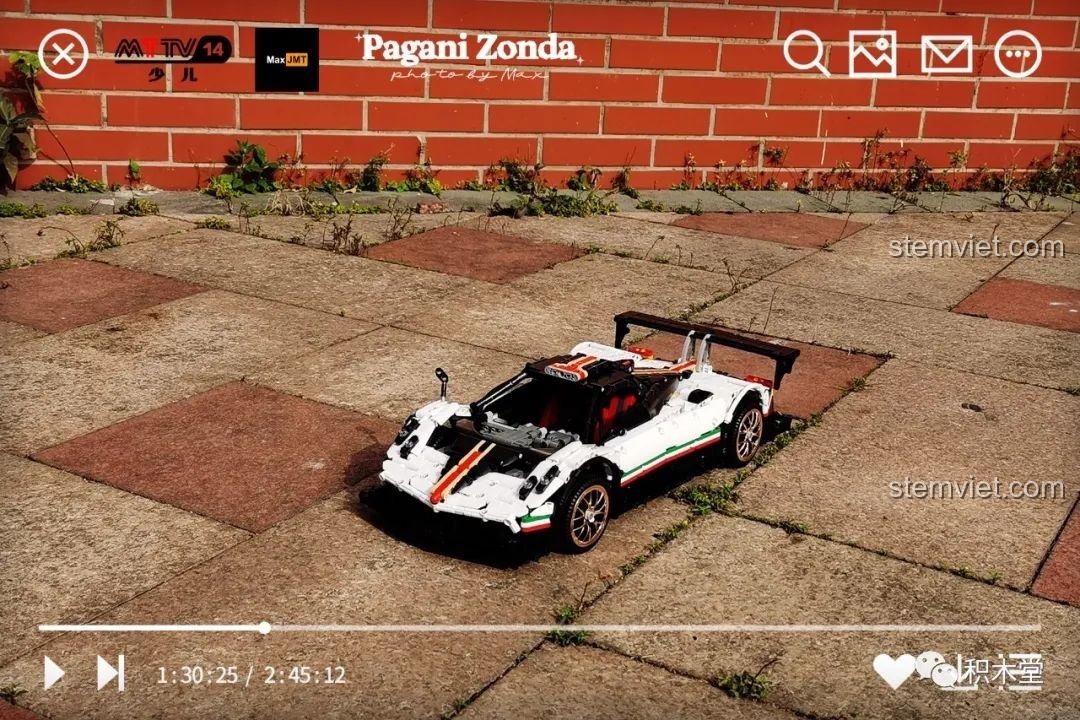 Góc chụp cận cảnh bánh xe và hệ thống treo của mô hình Mould King 13060 Pagani Zonda R.