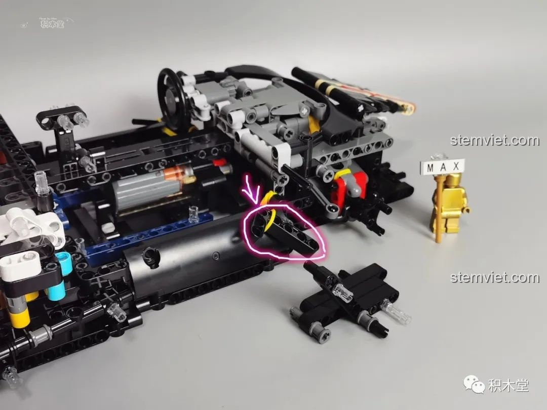 Mô hình đồ chơi lắp ráp Mould King 13060 Pagani Zonda R hoàn thiện, nhìn từ góc 3/4 phía trước, thể hiện toàn bộ vẻ đẹp.