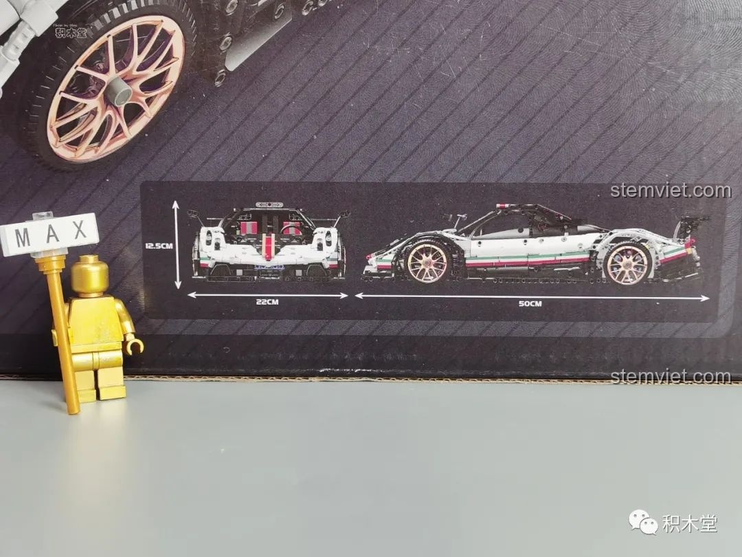 Kích thước mô hình đồ chơi lắp ráp Mould King 13060 Pagani Zonda R được in rõ trên hộp: dài 50cm, rộng 22cm, cao 12.5cm.