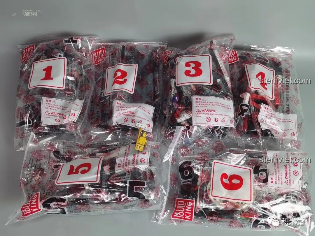 Các túi linh kiện được đánh số từ 1 đến 6 của bộ đồ chơi lắp ráp Mould King 13060 Pagani Zonda R, sắp xếp gọn gàng.