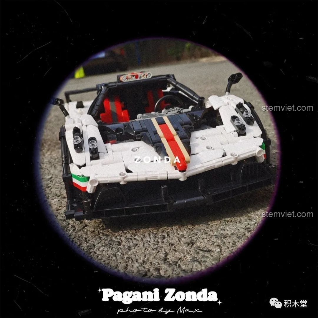 Mô hình đồ chơi lắp ráp Mould King 13060 Pagani Zonda R trên nền bê tông, thể hiện sự mạnh mẽ và cá tính.